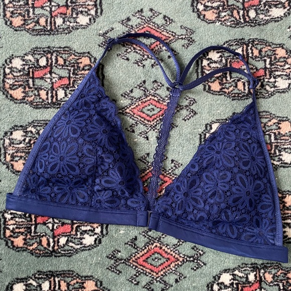 Victoria’s Secret blue lace Daisy bralette - Picture 2 of 5